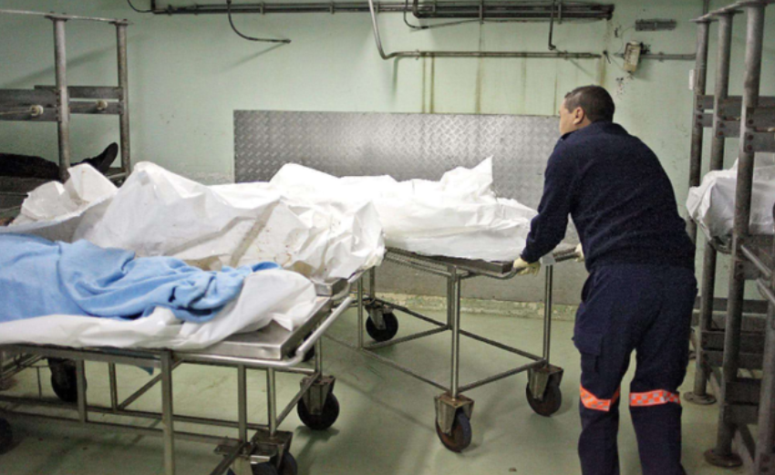 招聘|太平间收尸人：接过冻僵的弃婴，抬过腐烂的病人，闻到肉味就想吐