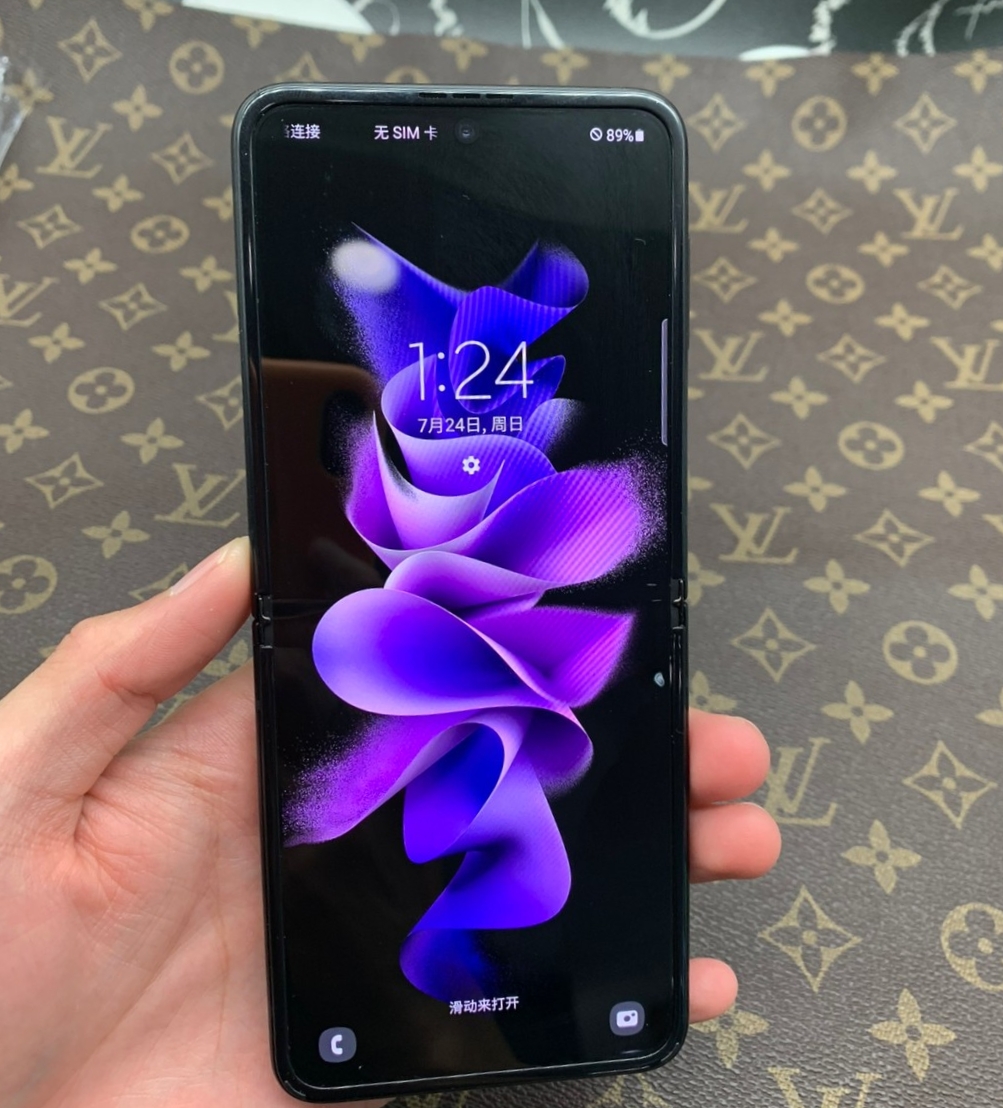 折叠屏|折叠屏手机时代来了？三星自曝Flip系列比Fold系列更受欢迎