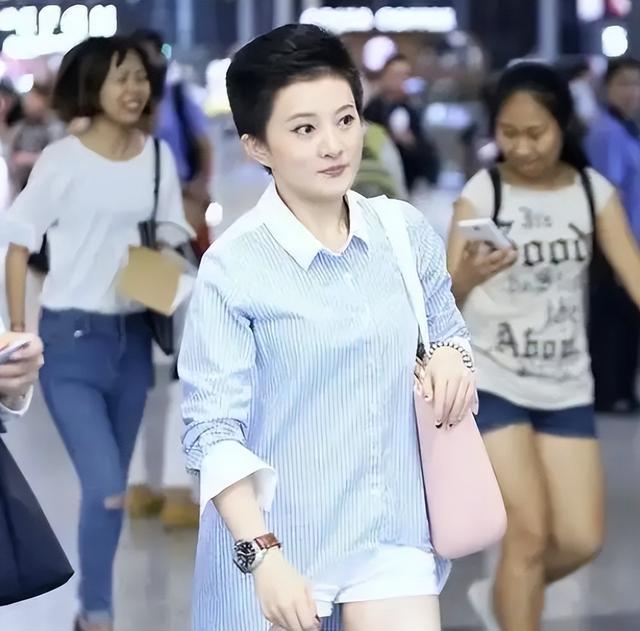 金铭|9岁红遍全国18岁考上北大,撒贝宁曾发誓要娶她,41岁至今未婚