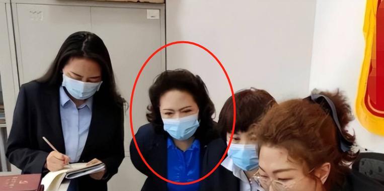 汪小菲|“耳钉姐”李少莉重回岗位,精致干练形象大变,网友:懂得低调了