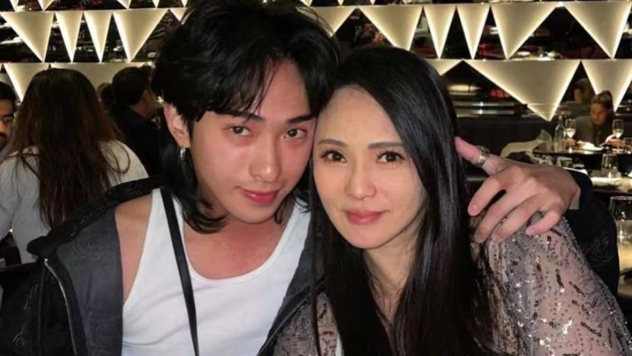 伊能静|伊能静与儿子团聚！二人饮酒后脸发红，20岁哈利越长越像庾澄庆