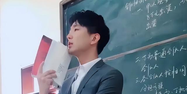 教师|教育行业重新“洗牌”,4类教师或面临职业危机,铁饭碗不铁了?