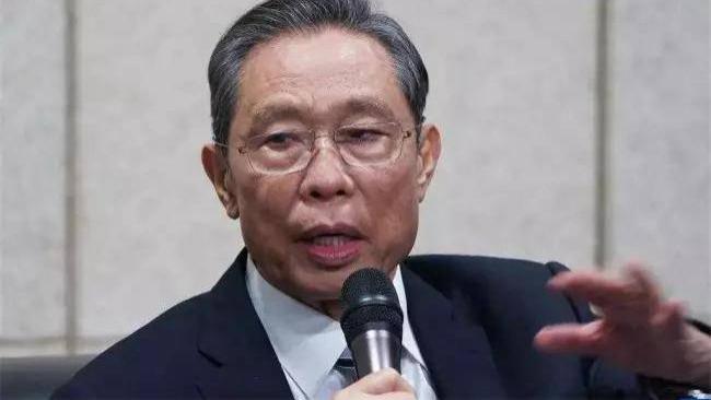 沈佳欣|女明星开始公然的炮轰钟院士，质问其开发了什么药？救了多少人？