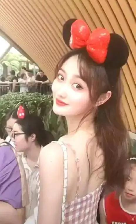 买超|张嘉倪前夫买超高调三亚度假!身边女伴已不是邵晴!