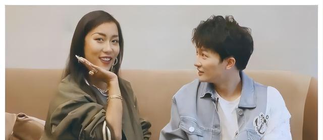 周深|周深粉丝微博“吵架”,为什么那么怂,周深会被饭圈文化反噬吗?