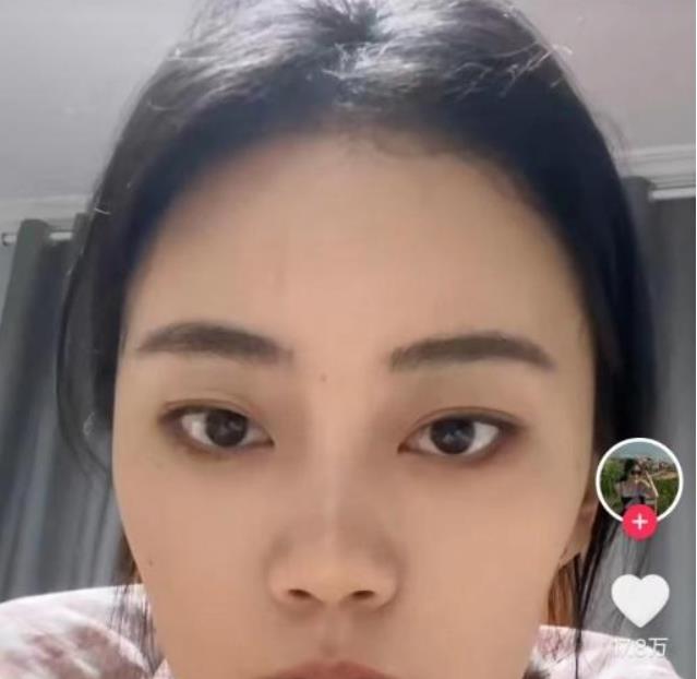 00后|00后女孩入职后当天离职，工资上下横跳，“小镇姑娘”真不容易！