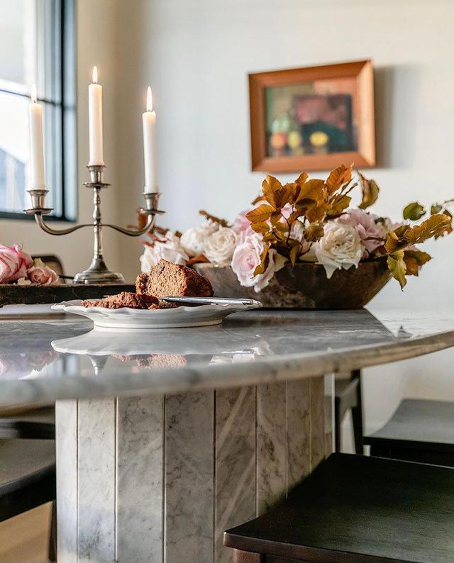 安静舒适的乡村小别墅,白色与原木带来温馨感,浅色布艺添雅致