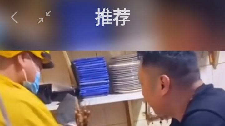 下雨天外卖小哥带娃送外卖 饭店老板的做法很感人 网友却发现细节  ?
