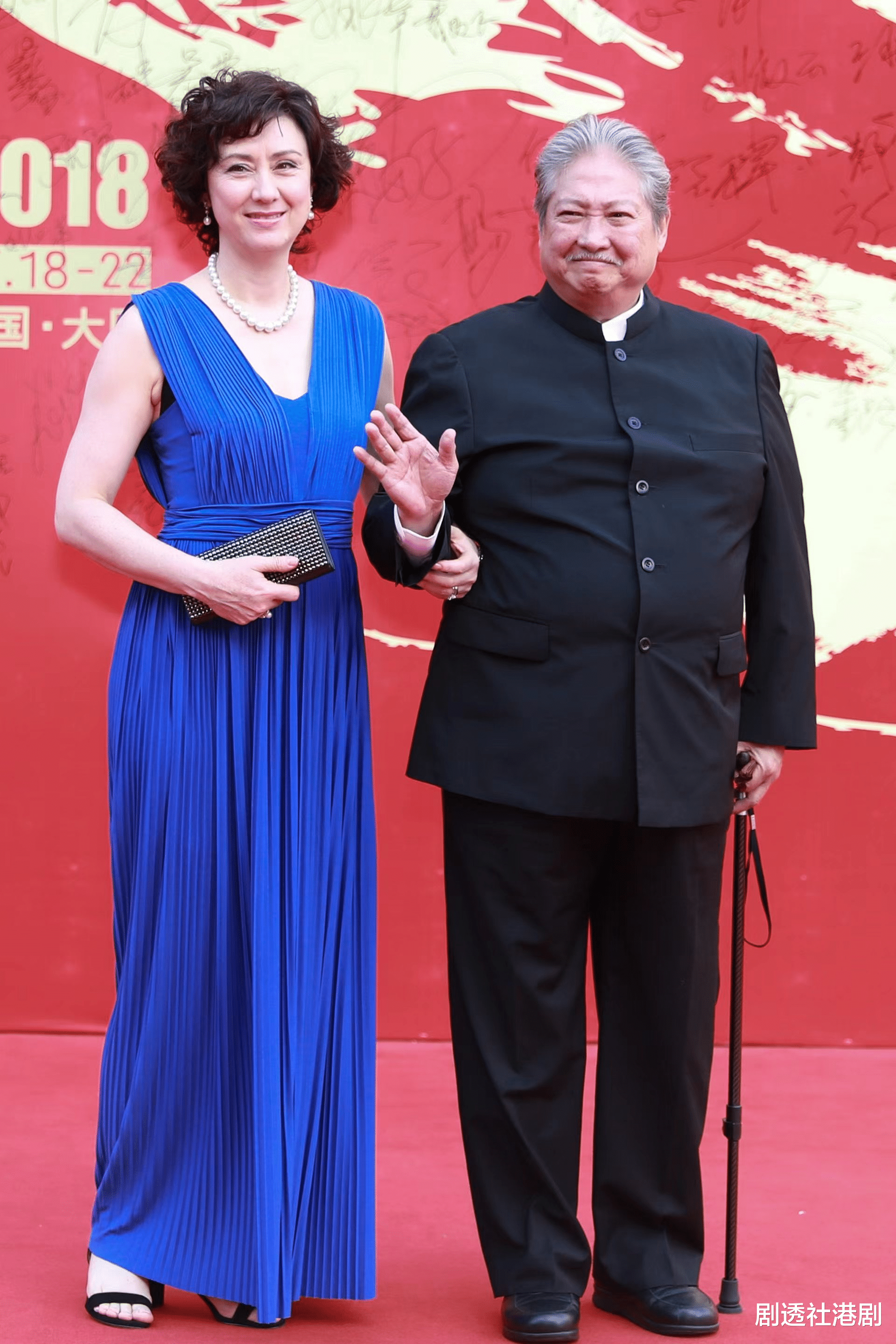 洪金宝|70岁功夫巨星前妻参加聚会朴素低调，儿子直播卖货被问：你爸不给你钱吗？