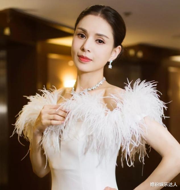 美丽 “越老越耐看”的女人，脸上通常有这3个特征，中一个就很幸运