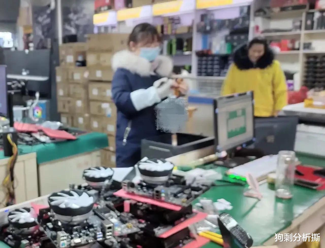 鼠標|今天遇到兩個女大學生來裝系統，沒想到還要砍價