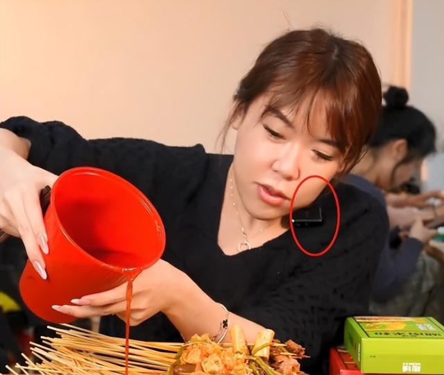 整容|浪味仙疑现整容后遗症!五官有点歪腮部有凸起,网友:是男是女?