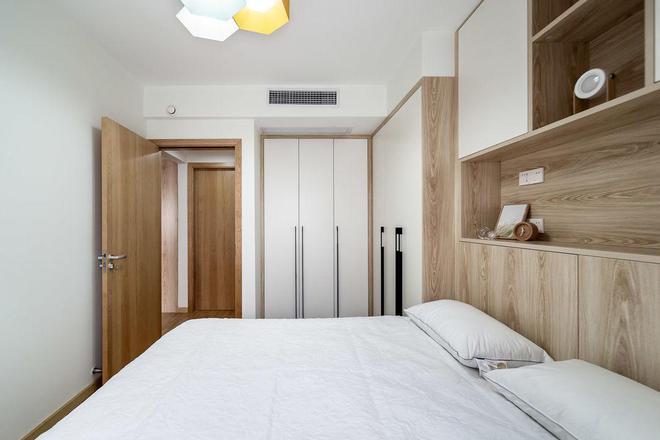 放弃电视墙，客厅打一排小矮柜，邻居看了都夸赞，后悔没效仿