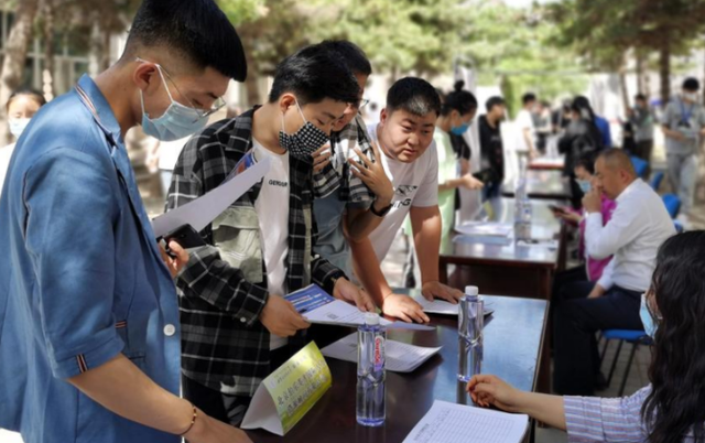 生肖|过来人告诉你，大学生就业选校招还是社招，仅一字之差却大有不同