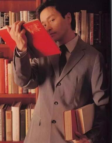 张国荣|风华绝代的“哥哥”，他的衣品更应该被记住！