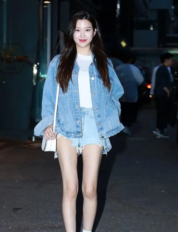 文佳煐|韩国女明星身材也太内卷了，文佳煐小腿比手臂还细