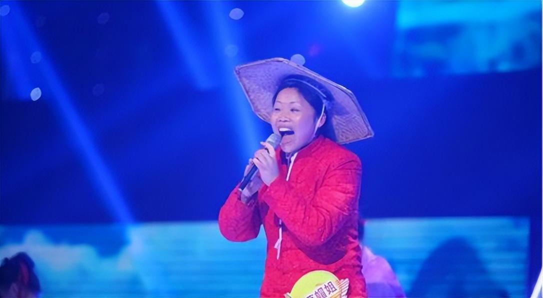 草帽姐|名利双收的“大衣哥”；昙花一现的“草帽姐”。