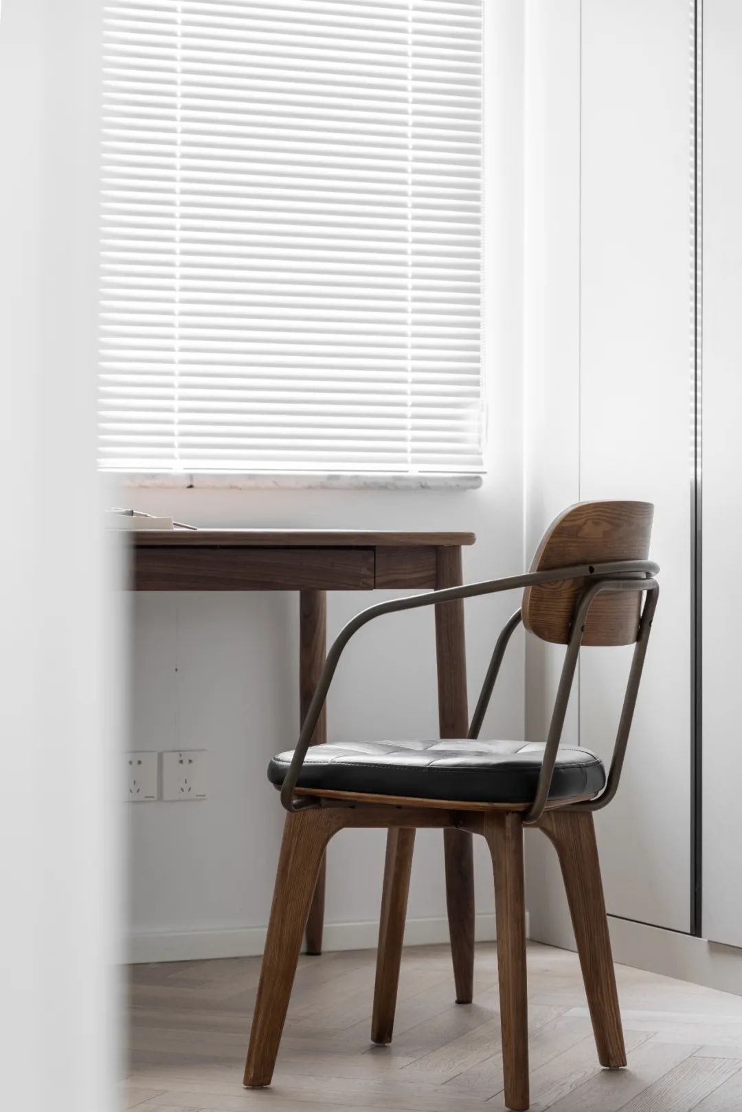 100㎡老房改造—黑白灰也温暖!