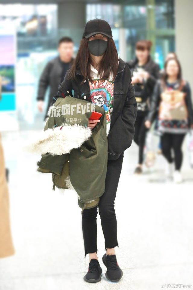 跟着杨幂穿基本款黑窄裤！连穿5天同事也不会识破的高招多变穿搭