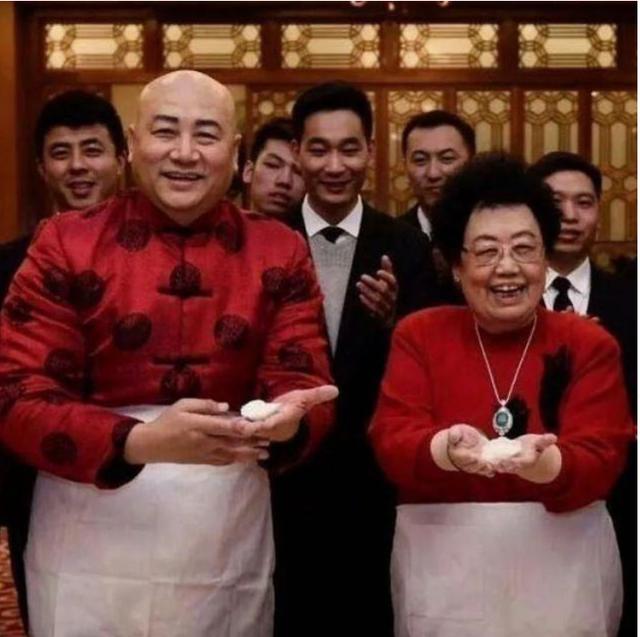 迟重瑞|郭德纲参观迟重瑞家,随口问沙发多少钱?迟重瑞:不贵才300万