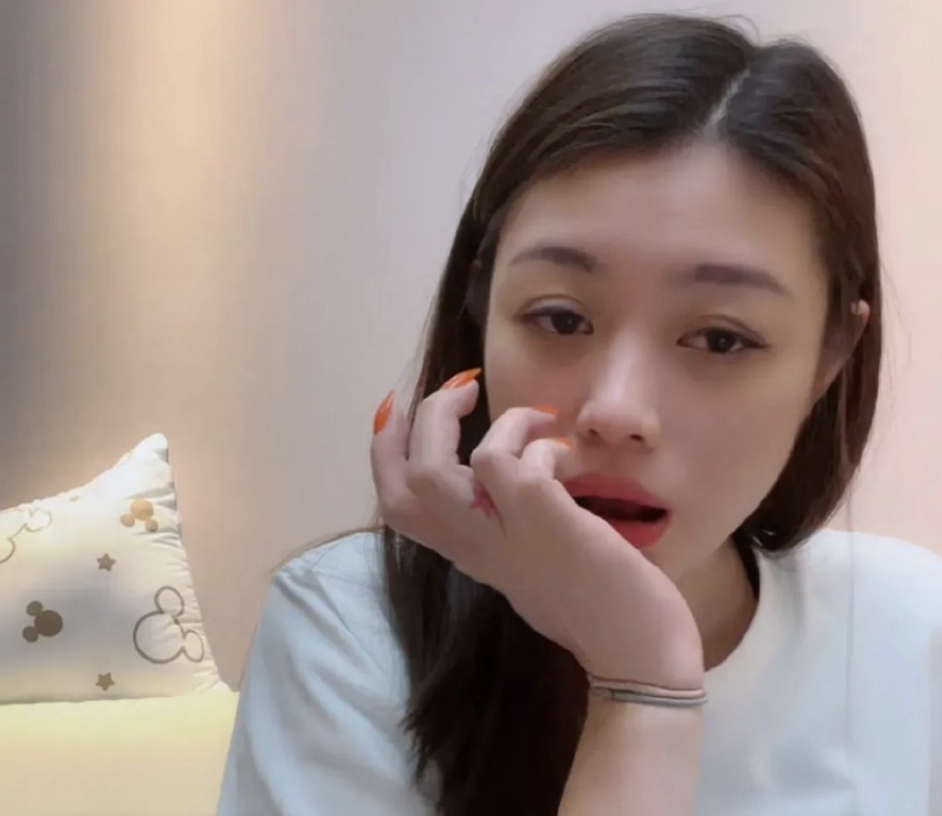 葛荟婕|汪峰前妻葛荟婕开直播,说不清话被质疑喝酒不正常,还与网友互怼