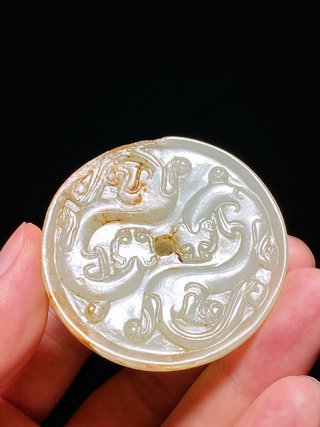 和田玉籽料|汉 和田玉籽料 白玉螭龙纹 剑首 把件 剑饰