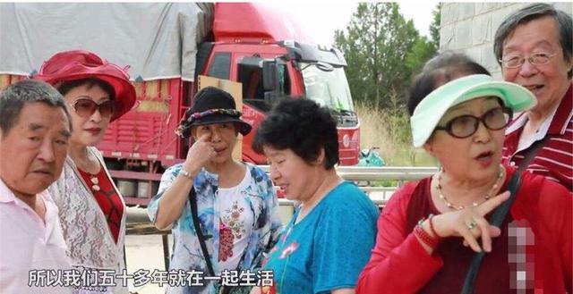 “新潮养老”火了,不去养老院也不拖累儿女,网友:老了就这么过