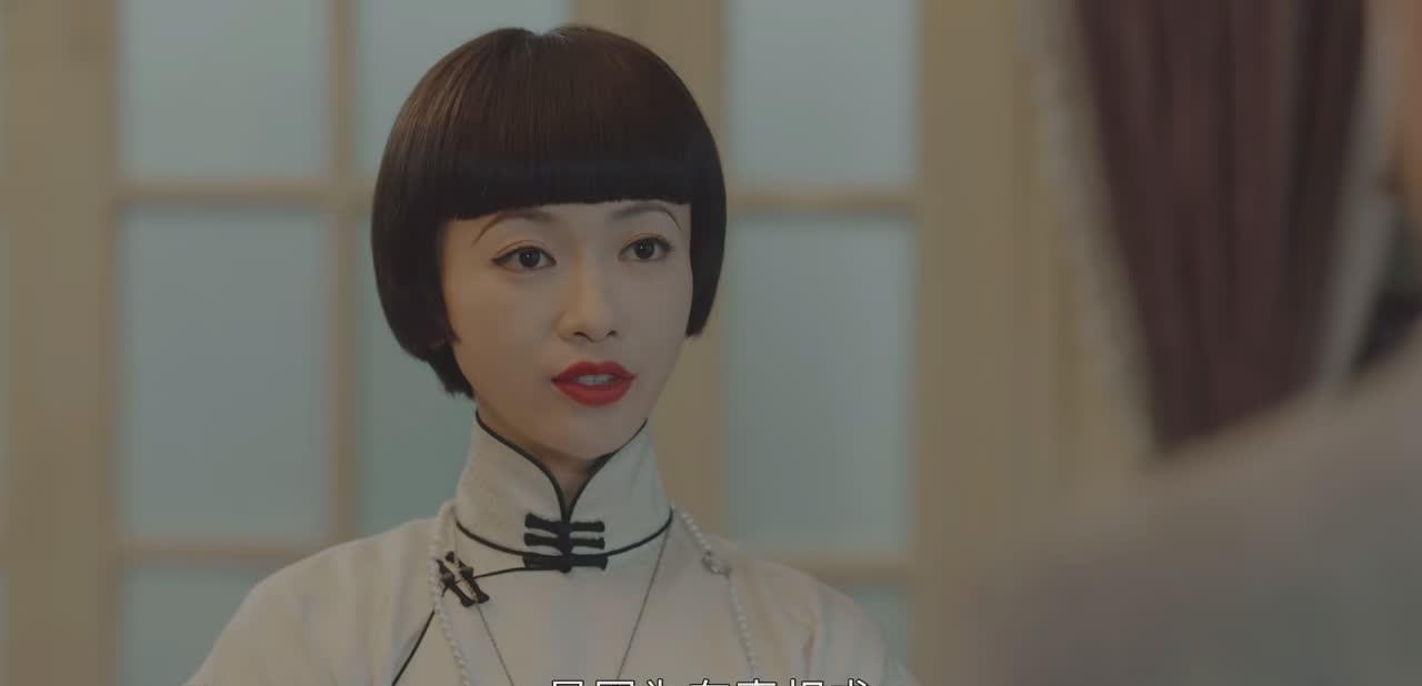 秦岚|《传家》4位女主演旗袍装抢眼，秦岚温婉，吴谨言美艳，苗圃端庄