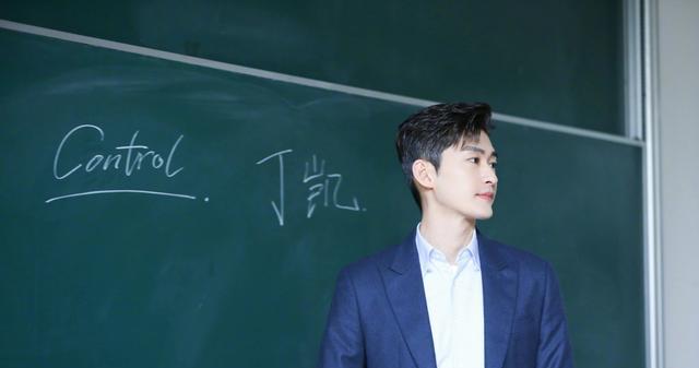 张翰|9月的张翰赢麻了，直接承包热搜榜，可这福气估计他一点都不想要