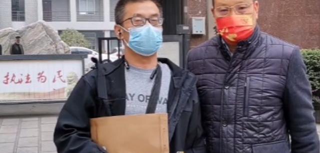 许大舅的大女儿妮妮真可怜,爸爸病危,直播哭诉时还遭人恶意投篮