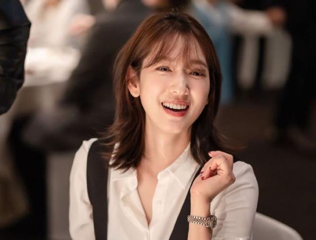 朴信惠|朴信惠要复工了？生完孩子了？好久没见的她笑容满满，少女感十足