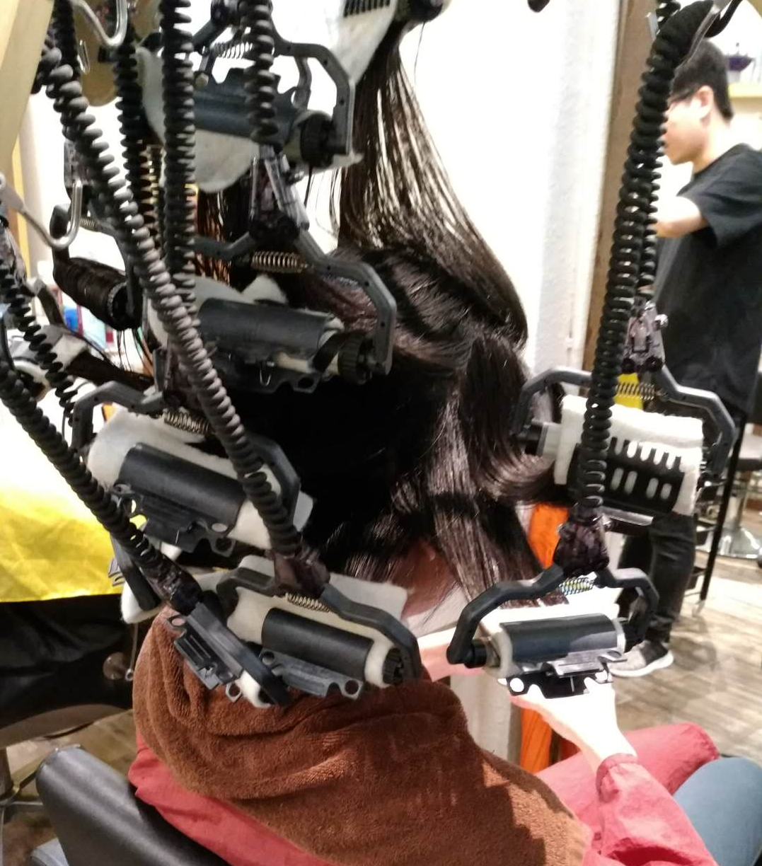 烫发 刚烫完的发型很好看，洗了两三次次就不太卷，是什么原因？