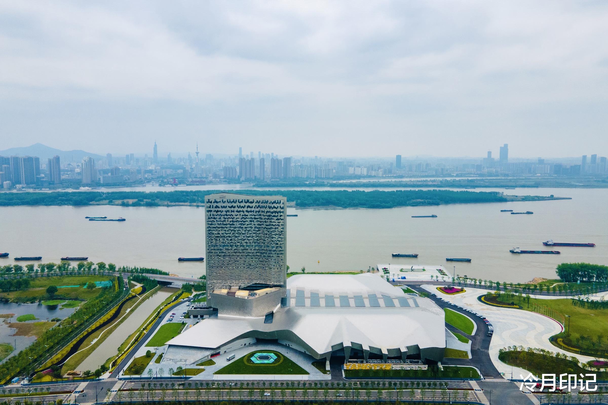 南京|南京江北新区滨江步道，扬子江风光旖旎，核心区地标建筑古今交融