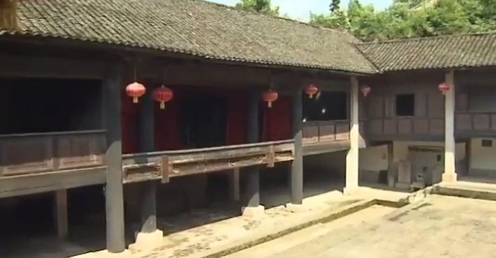 |重庆藏着一座“紫禁城”，花6。3亿耗时5年建成，至今不知房主是谁