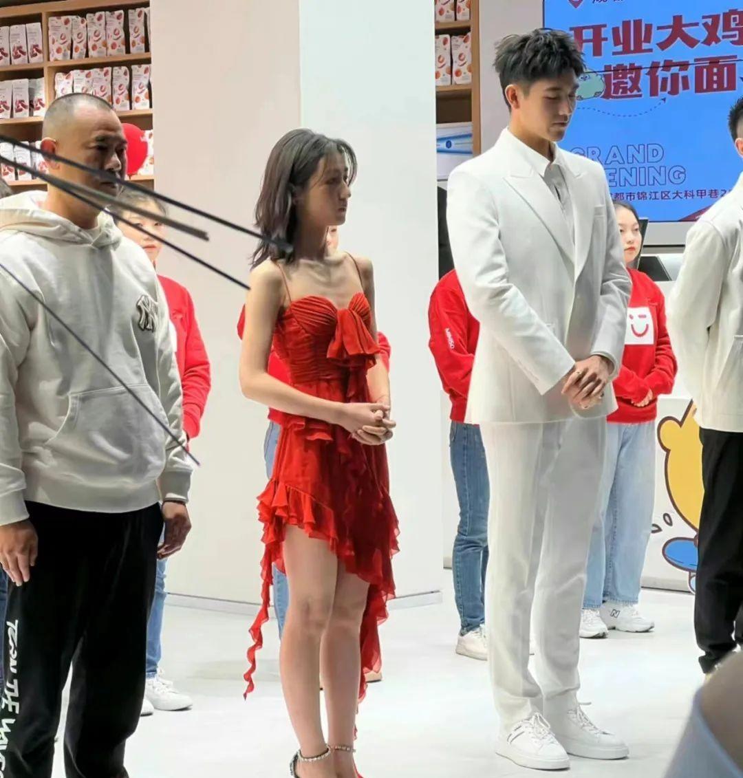 娱乐圈|排骨胸、筷子腿、纸片人,娱乐圈的“病态审美”,都该停了