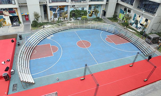 为什么拍摄大合影集体照,要使用合影架子?