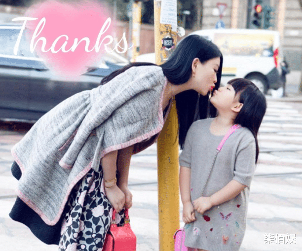 王诗龄|王诗龄晒照为妈妈过节，不想李湘伤心，全家福中裁剪掉爸爸王岳伦