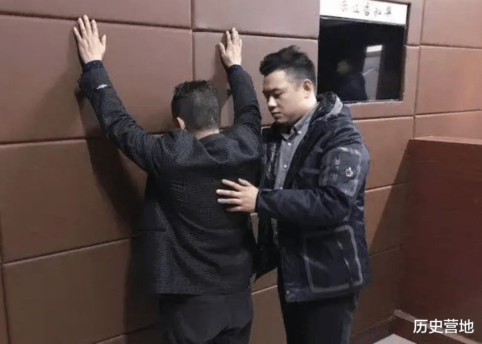 一名盗贼在上海被捕,入狱后不吃米饭,警方觉得奇怪调查后判死刑