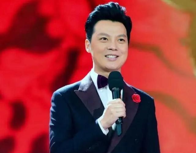 任鲁豫|任鲁豫的伤情令人揪心！5位主持人意外摔倒后，展现出敬业和情商