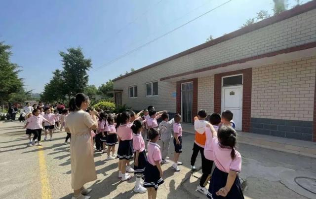 |大专生或将无缘“幼师”了?官方文件下发,幼师荒加剧是好是坏?