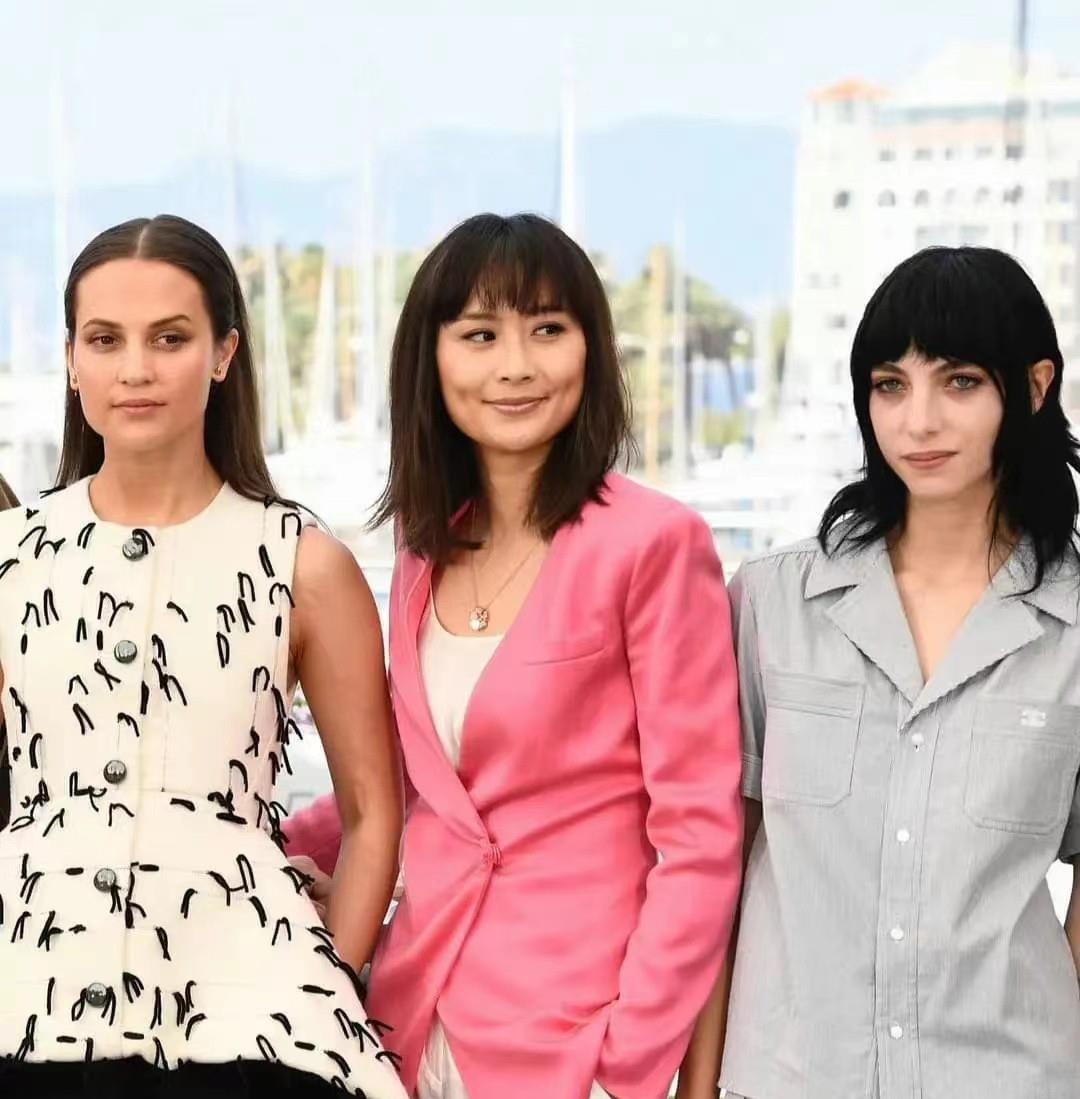 发型 陈法拉该减肥了，高定穿出土肥圆既视感，发型更是拖后腿