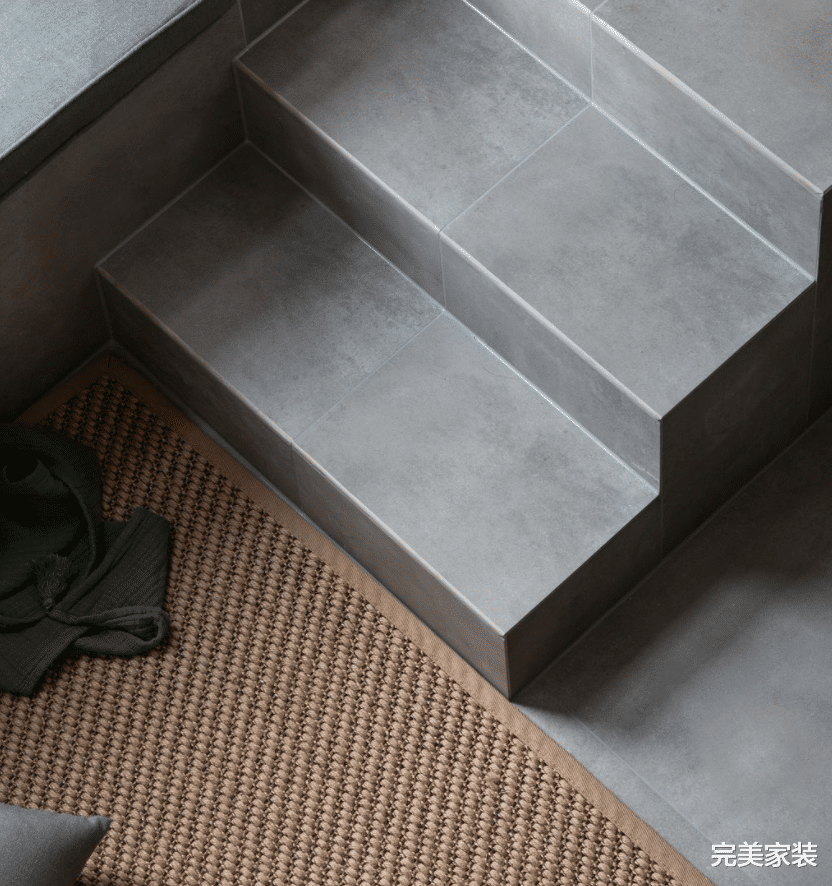 20平方米的空间里设计两层楼,还有赏景的大飘窗,实现对家的幻想