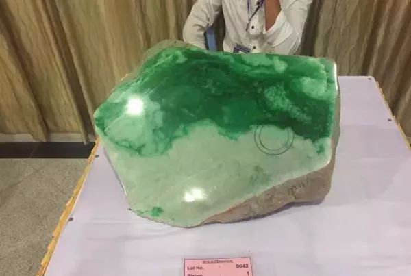 缅甸翡翠|最贵的翡翠原石500亿，独一无二前所未有！