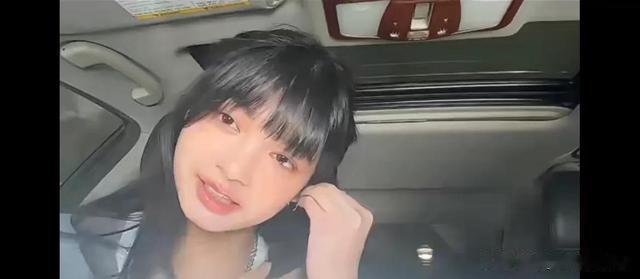 外国的女大学生，每天上学无压力，你知道过得多悠闲吗？