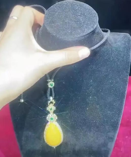 小沈龙|网红小沈龙直播卖水滴玛瑙，酒后手滑失误，20多万卖99，亏损过亿