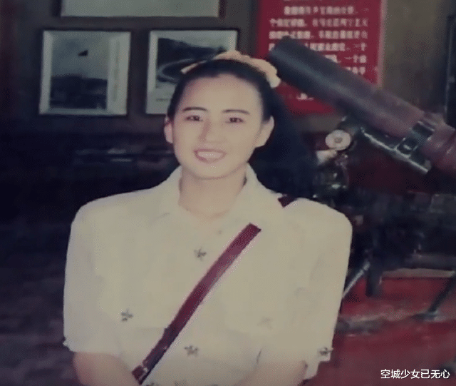 穷小子当上大老板,开40万豪车包养情妇,却让妻儿住破屋吃咸菜