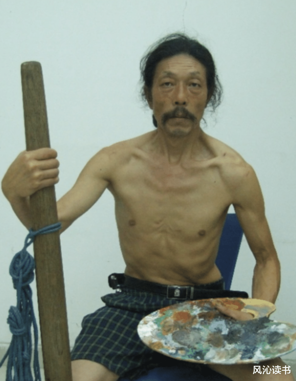 她脱了衣服、躺着赚钱,但我只想说:真美