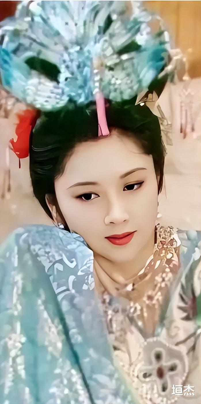 李成儒|李诚儒:自己奔驰宝马换着开,前妻和亲生儿子在18平小屋蜗居