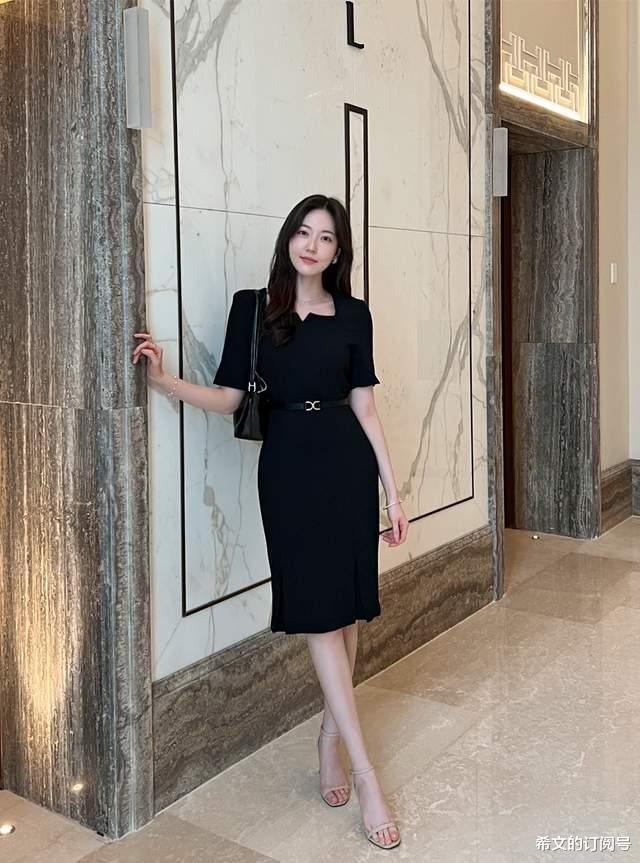 小黑裙|气质精致的方领小黑裙,是职场优雅女人的必备