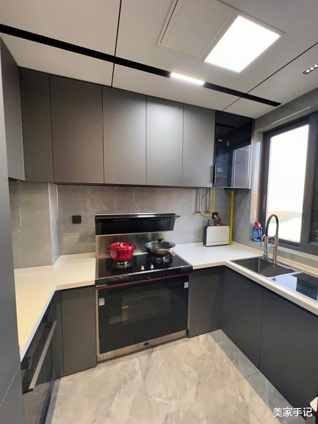 江苏夫妻拒绝“过度装修”,把172㎡家装修得堪称教科书,太高级了